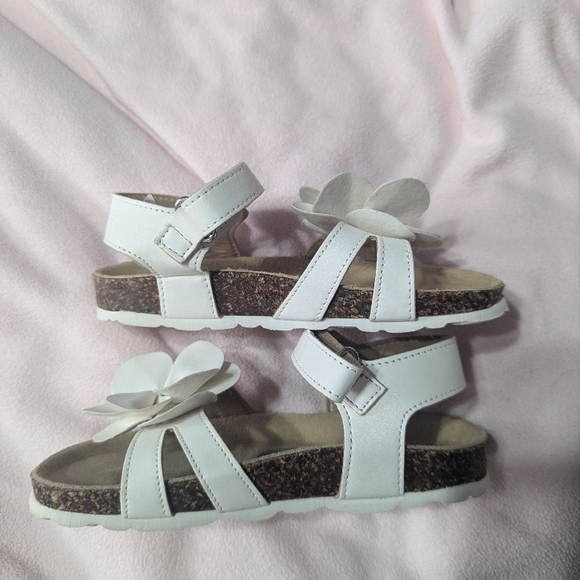 White Kids Sandals with Flower Design - Picture 4 of 5